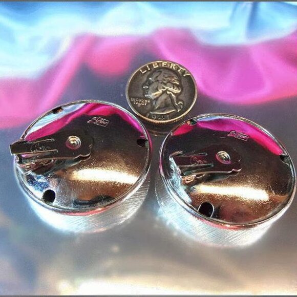 1950s CORO Pegasus Big Etched Silver Button Clip Earrings 17065 - Picture 6 of 6